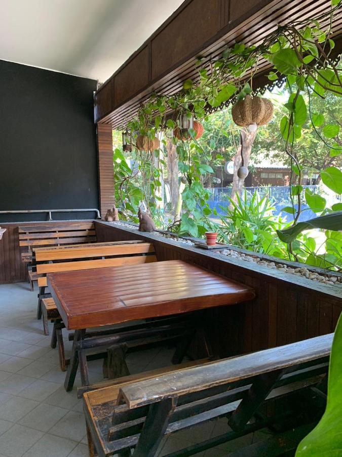 Revolution Hostel Chiang Mai Bagian luar foto