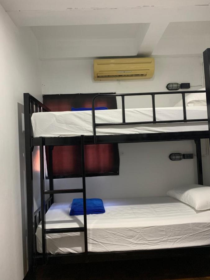 Revolution Hostel Chiang Mai Bagian luar foto