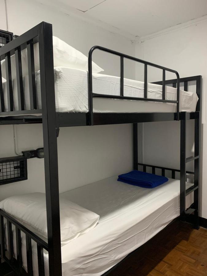 Revolution Hostel Chiang Mai Bagian luar foto